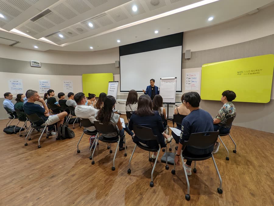 Stuart Tan facilitating a full room of participants